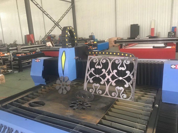 Виготовлене в Китаї металорізальні машини CNC плазмовий різальний верстат